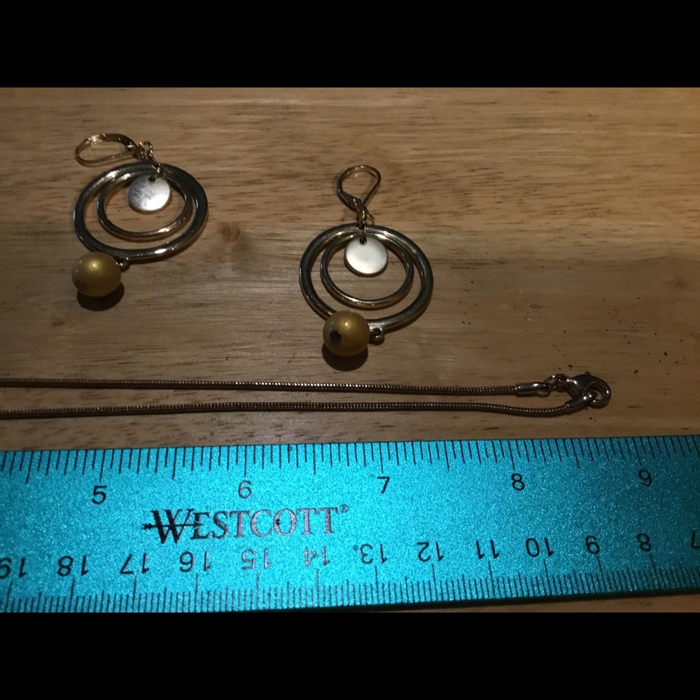 Stunning Gold Set - Picture 2 of 4